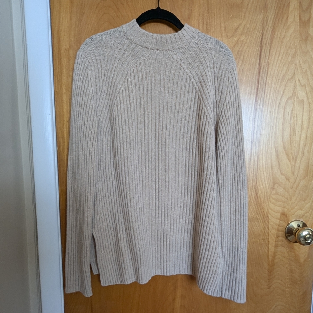 Cozy Ribbed Crewneck Sweater - Cream